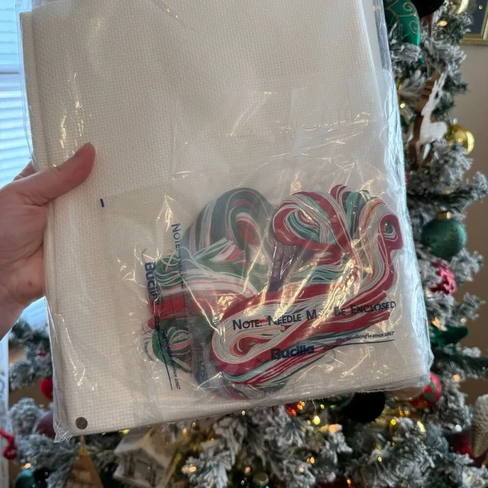 Bucilla Vintage Santa 42” Round Christmas‎ Tree Skirt 83694